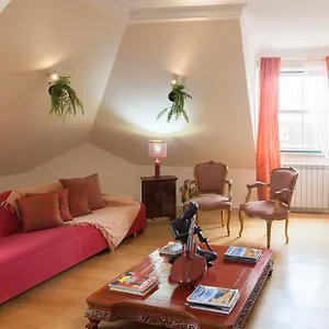 feels-like-home-chic-chiado-exotic-spacious-residence.hotels-lisbon-portugal.com/